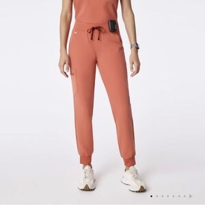 Spiced Cider Figs Zamora Jogger in Large T